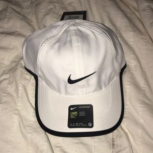 Nike Featherlight Hat